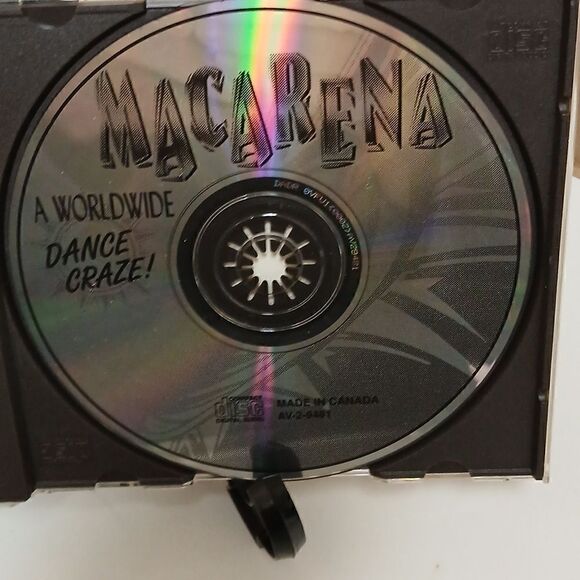 MACARENA, A WORLDWIDE DANCE CRAZE, MADE IN CANADA - Picture 5 of 7